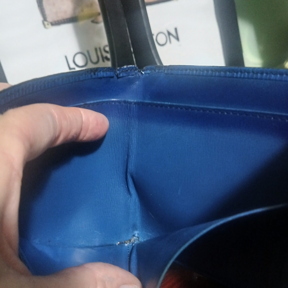 LV Double Snap Epi Wallet - Picture 11 of 16